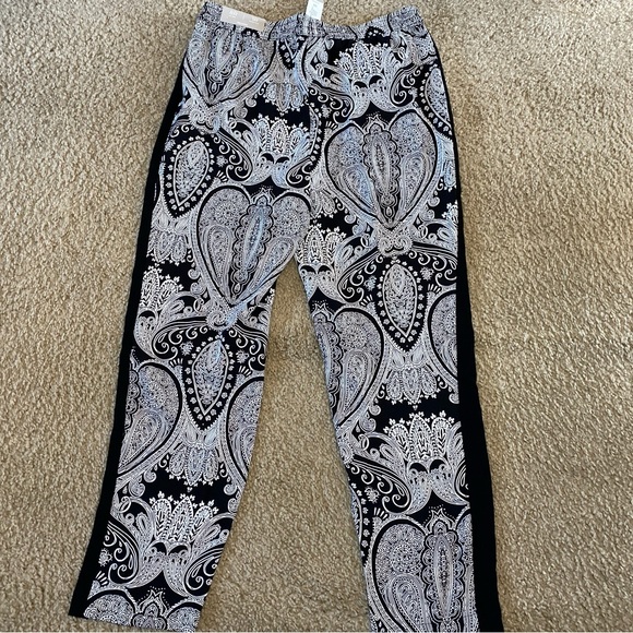 NWT Chico's Seville Paisley Black White Pull On Pants - Picture 3 of 4